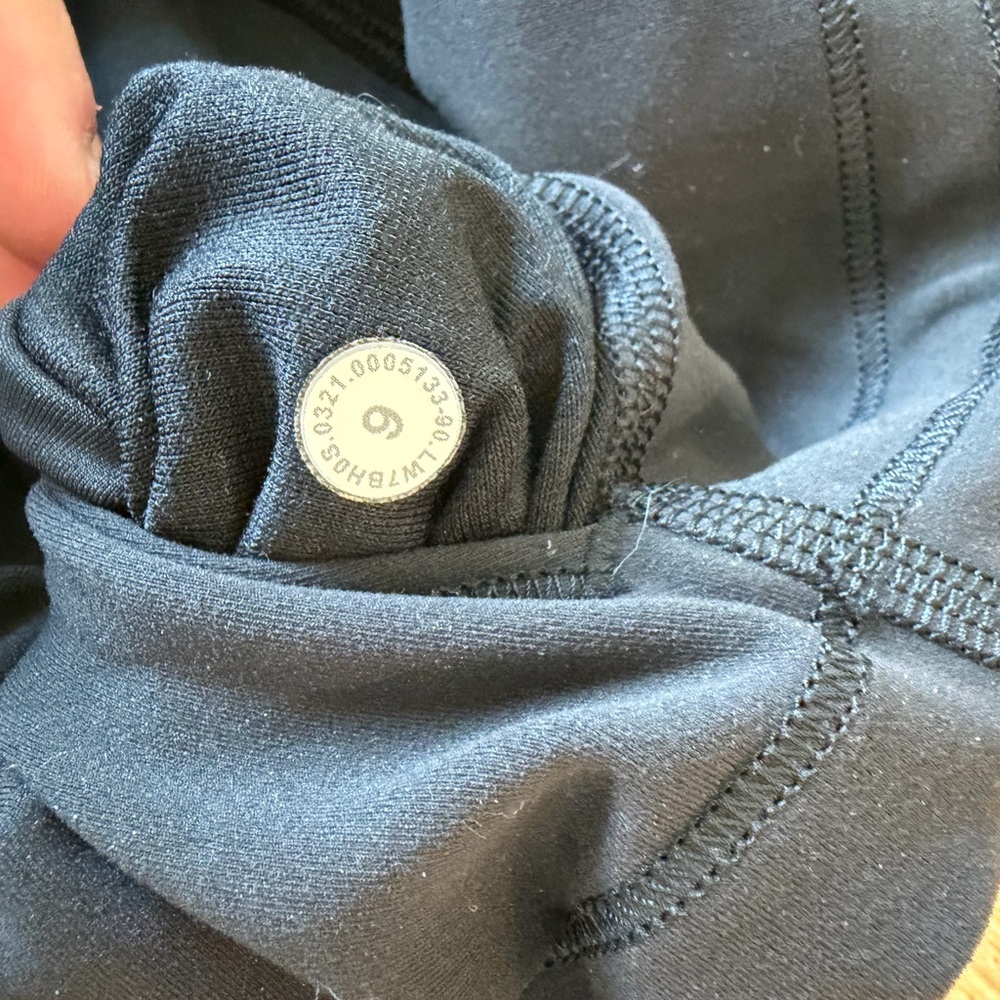 Lululemon like new Wunder train biker shorts - Picture 2 of 2
